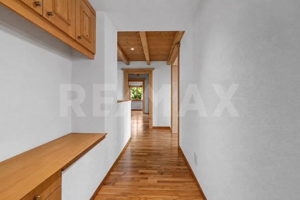 Ampio appartamento maisonette 6½-locali con giardino e bella vista – foto 12 di 13