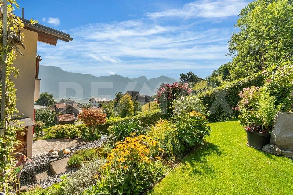 Ampio appartamento maisonette 6½-locali con giardino e bella vista