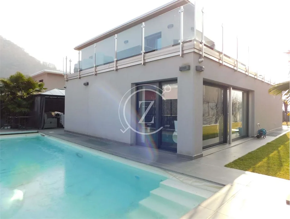 Moderne Haus mit Schwimmbad in Bedano