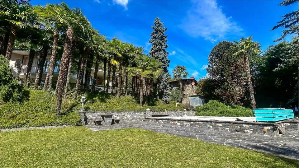 Villa indépendante avec piscine et dépendance