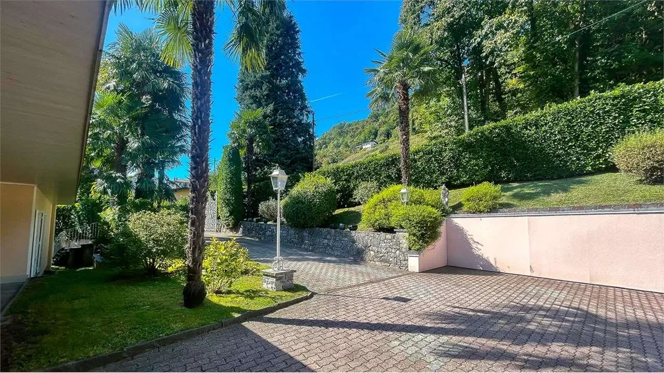 Villa indépendante avec piscine et dépendance