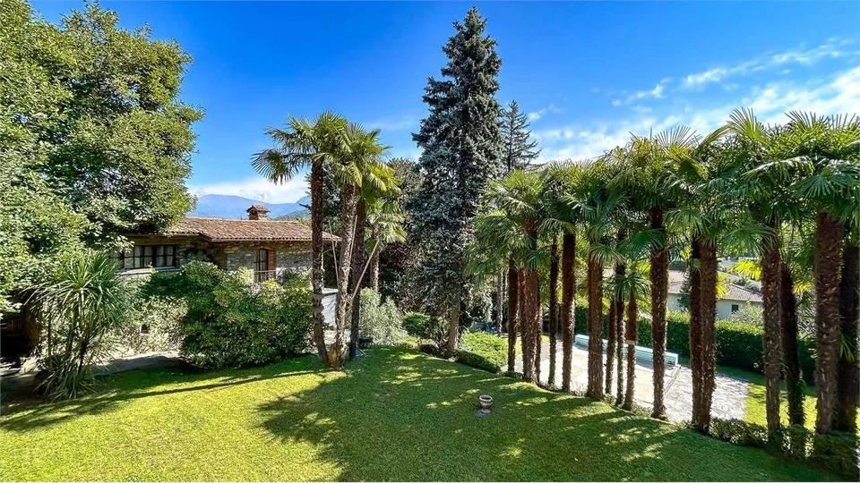 VILLA INDIPENDENTE CON PISCINA E DEPANDANCE