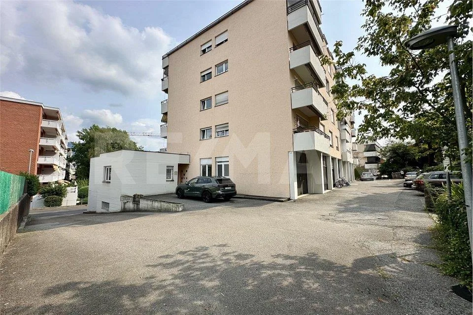 Lugano  Spazio commerciale trasformabile in 2 appartamenti, posizione strategica a Cortivallo