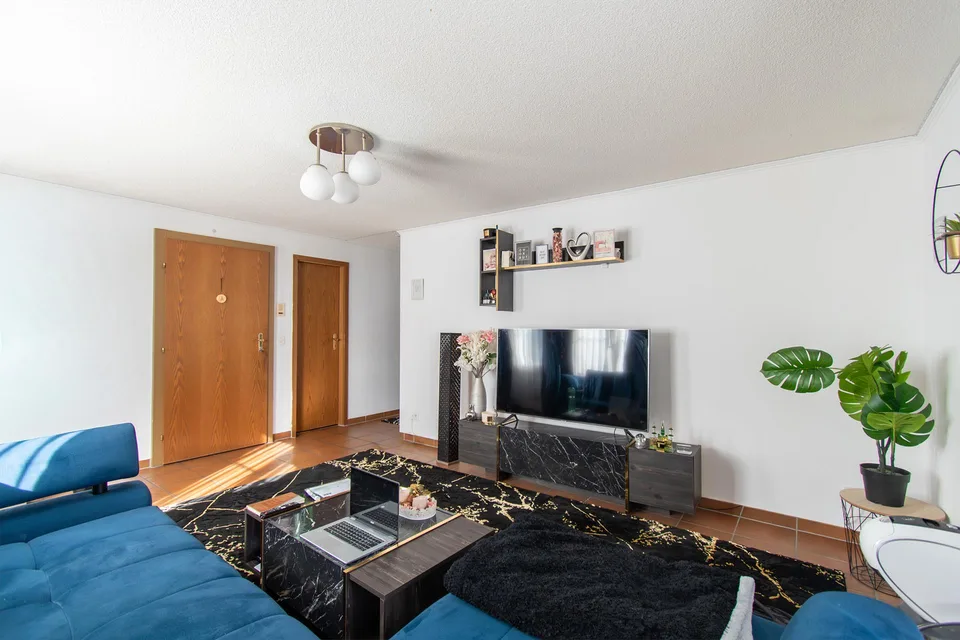 Helle 2.5 Zimmer-Wohnung mit zwei Balkonen