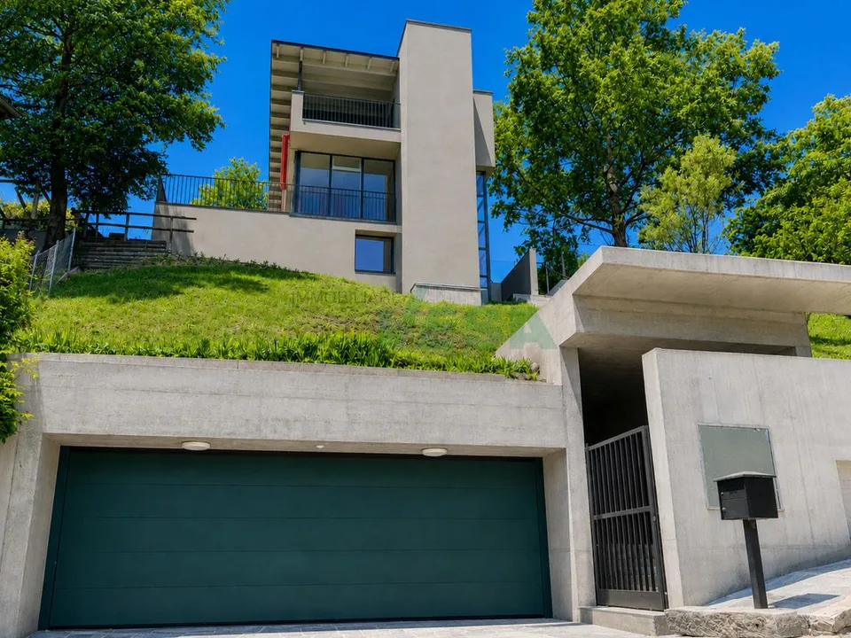 Confortevole e spaziosa villa moderna in posizione idilliaca