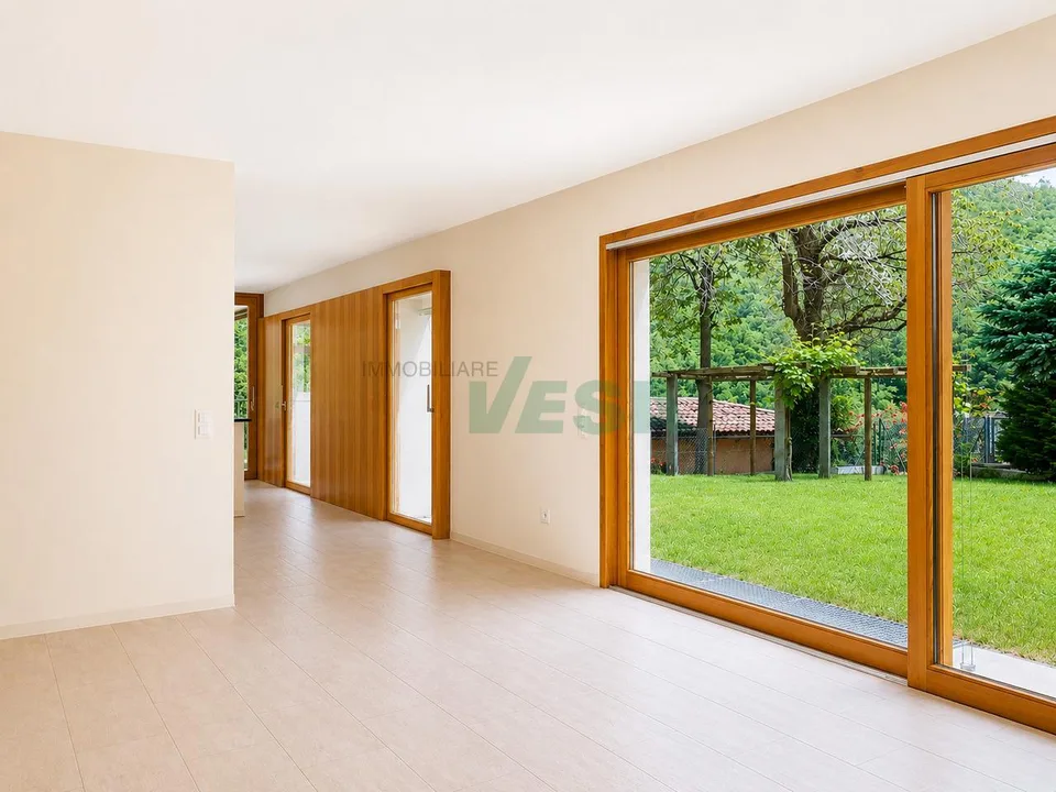 Confortevole e spaziosa villa moderna in posizione idilliaca