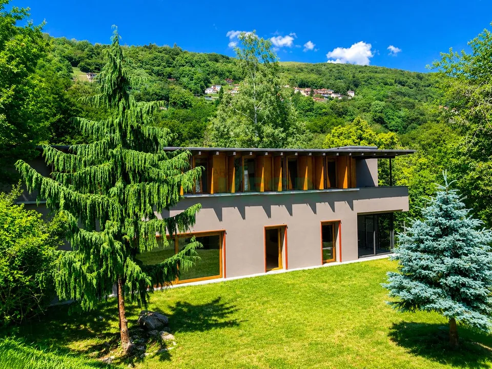 Confortevole e spaziosa villa moderna in posizione idilliaca