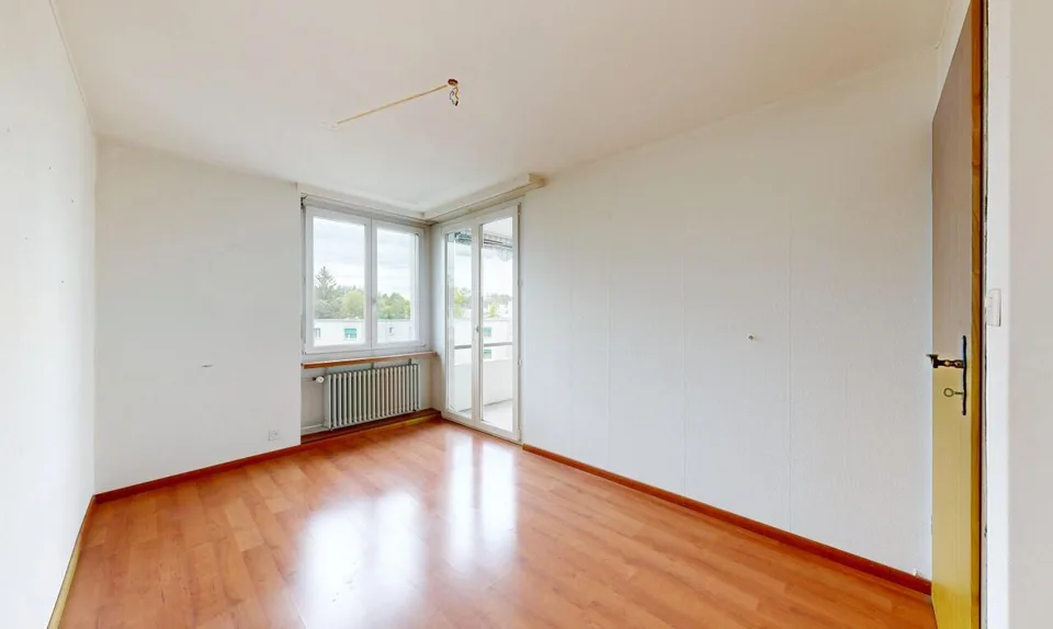 Appartamento 4.5 locali con balcone sud e grande potenziale a Effretikon