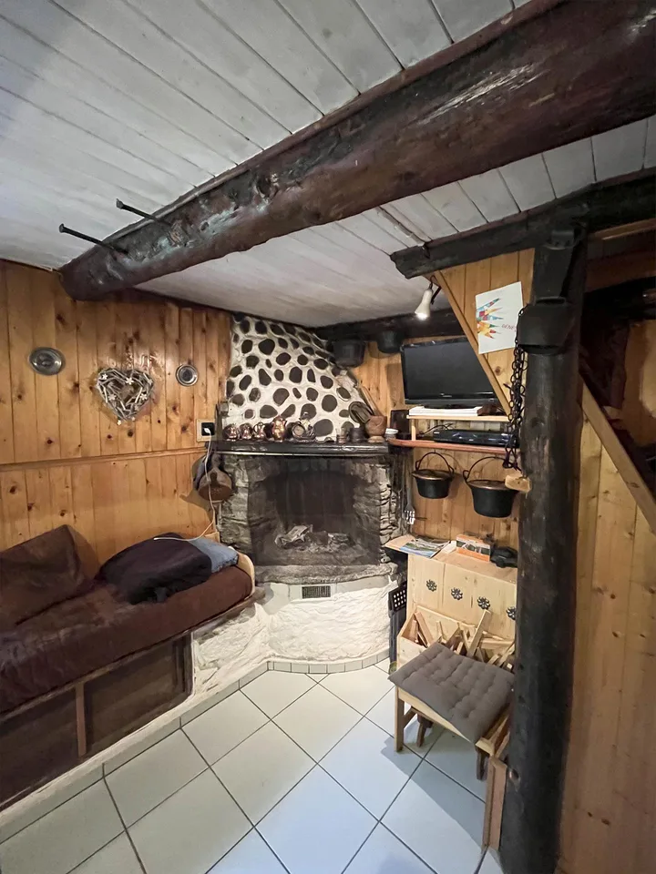 Maisons rustiques originales immergées dans le vert – photo 9 sur 14