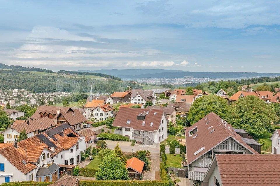 Neuwertige Dachwohnung nahe bei Zürich