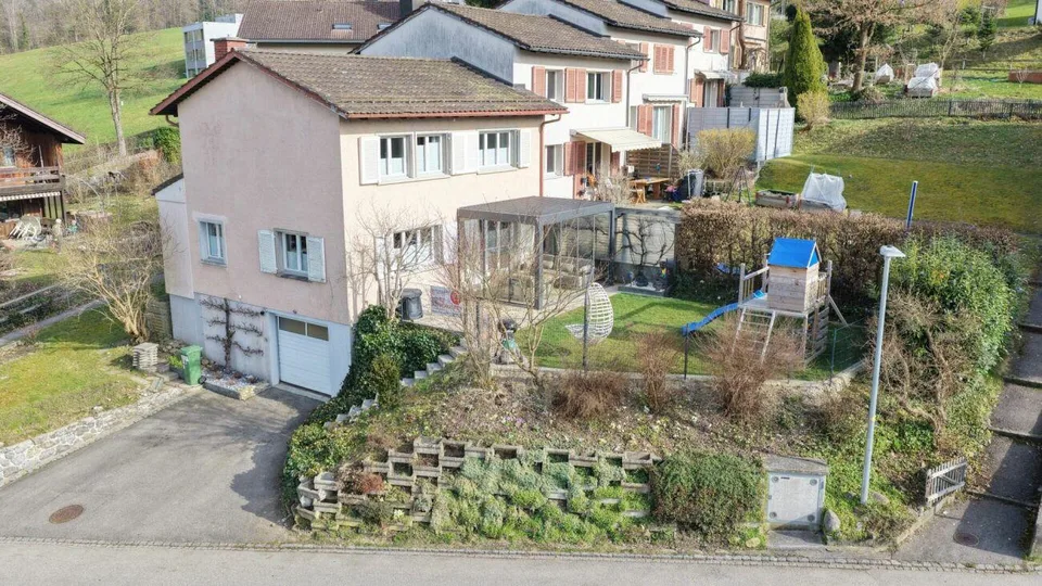 Reihen-EFH an sonniger Hanglage mit Garage