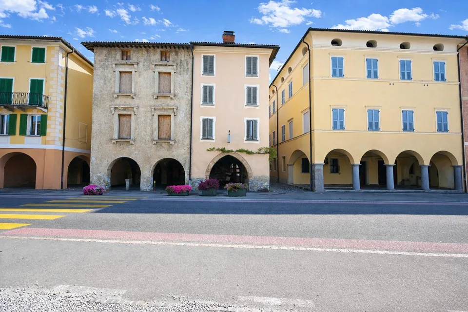 Casa Caratteristica nel Nucleo Storico di Bissone in Vendita