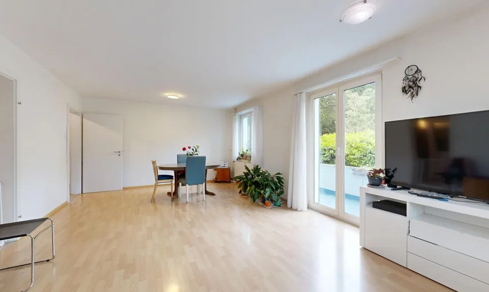 Casa familiare vicino al bosco, grande giardino e potenziale