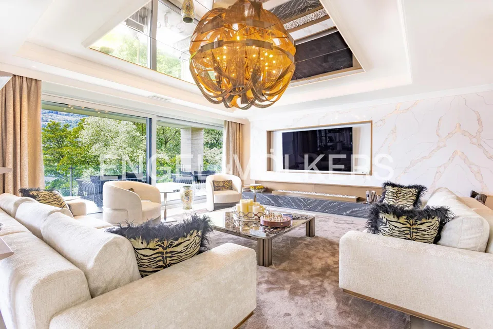 Prestigious attic apartment with lake view and rooftop terrace