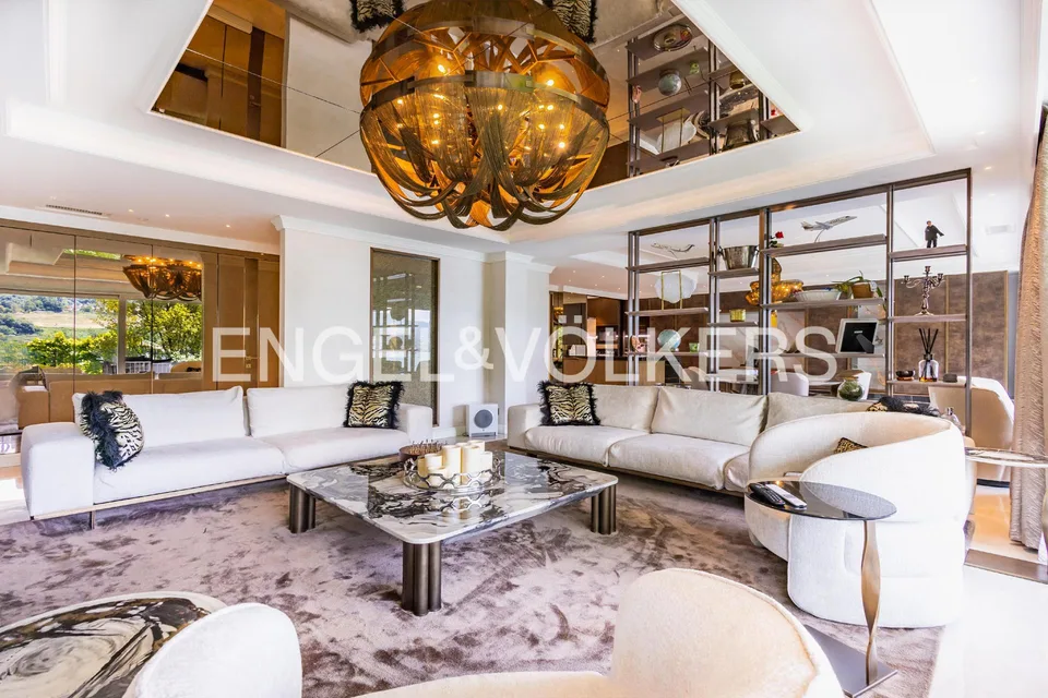 Prestigious attic apartment with lake view and rooftop terrace