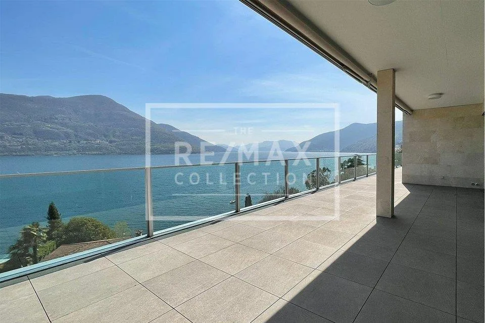 Moderne und helle Attika mit Panoramaseeblick (51)