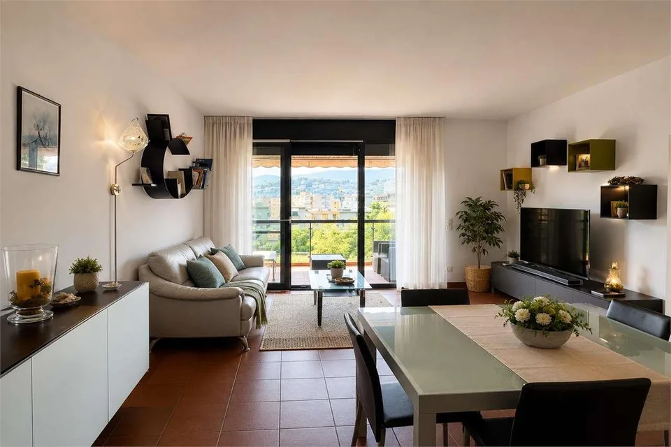Helles 3.5-Zimmer-Wohnung mit Terrasse in einer noblen Residenz