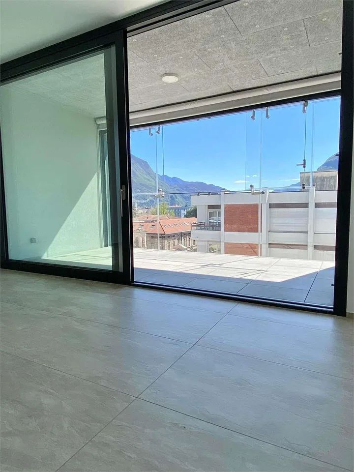 Vendesi appartamento moderno attico  2.5 locali a Lugano-Possibile Sec