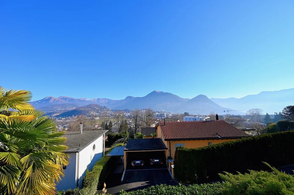 Villa a Breganzona con Vista Imprendibile sulle Montagne