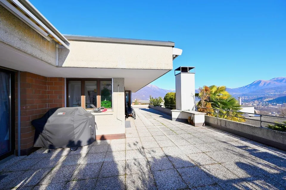 Villa a Breganzona con Vista Imprendibile sulle Montagne