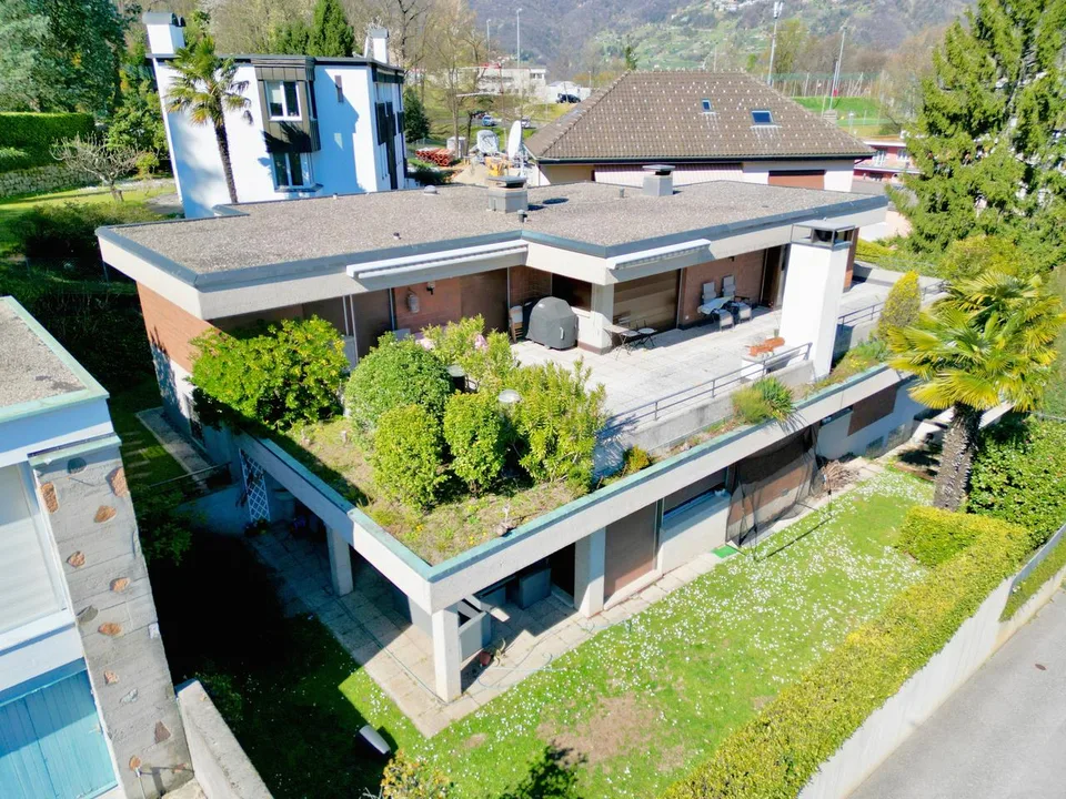 Villa a Breganzona con Vista Imprendibile sulle Montagne