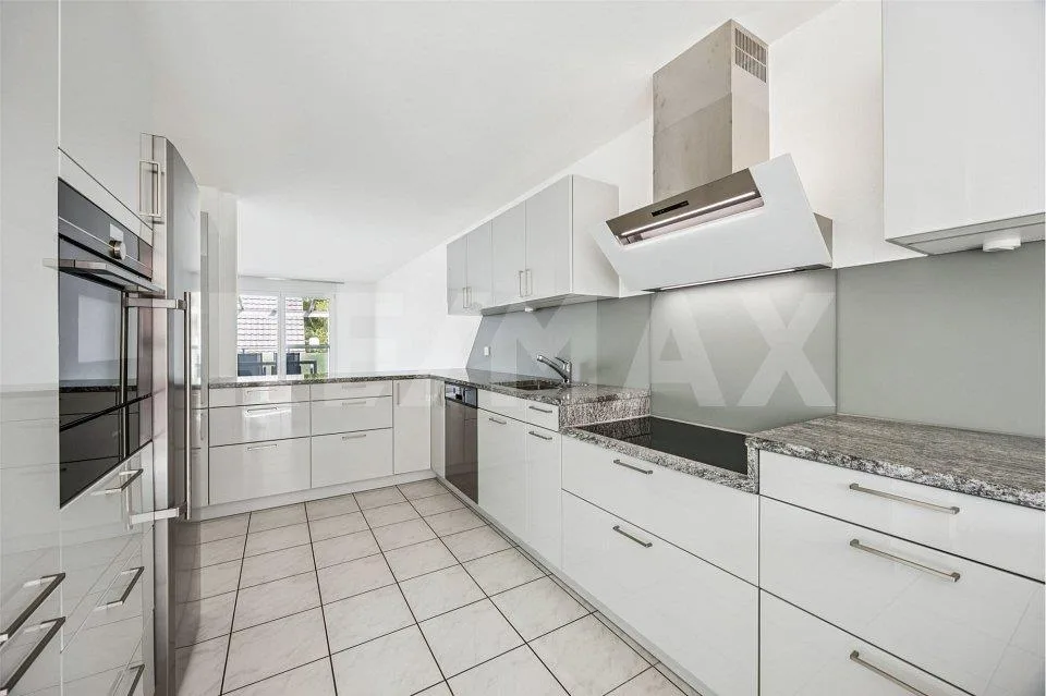 Grosszügige 3-Stöckige Wohnung mit Blick auf den Rhein...
