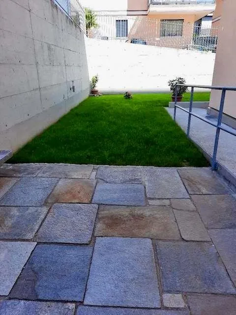 Komfortables Apartment mit Aussicht auf die Dienstleistungen im letzten Stock – Foto 7 von 12