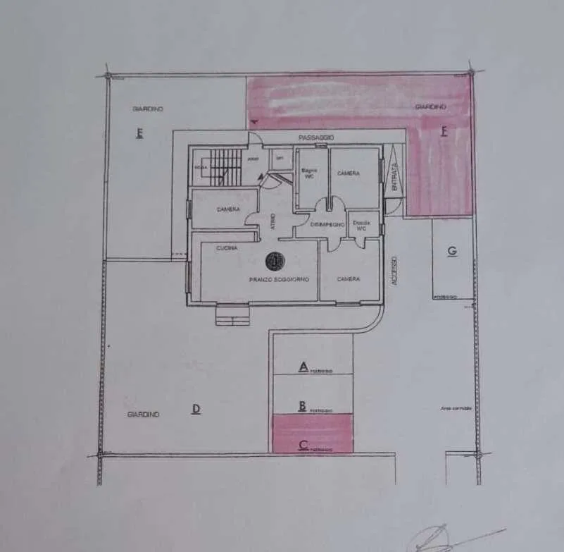 Komfortables Apartment mit Aussicht auf die Dienstleistungen im letzten Stock – Foto 12 von 12