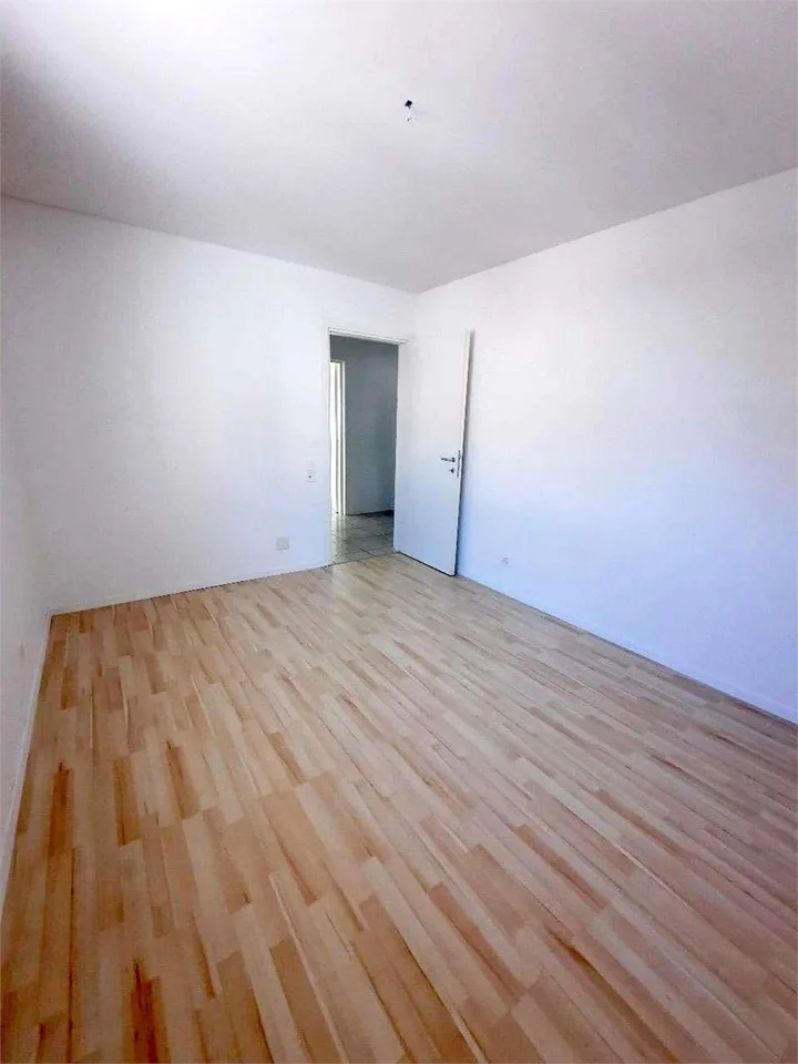 Komfortables Apartment mit Aussicht auf die Dienstleistungen im letzten Stock – Foto 6 von 12