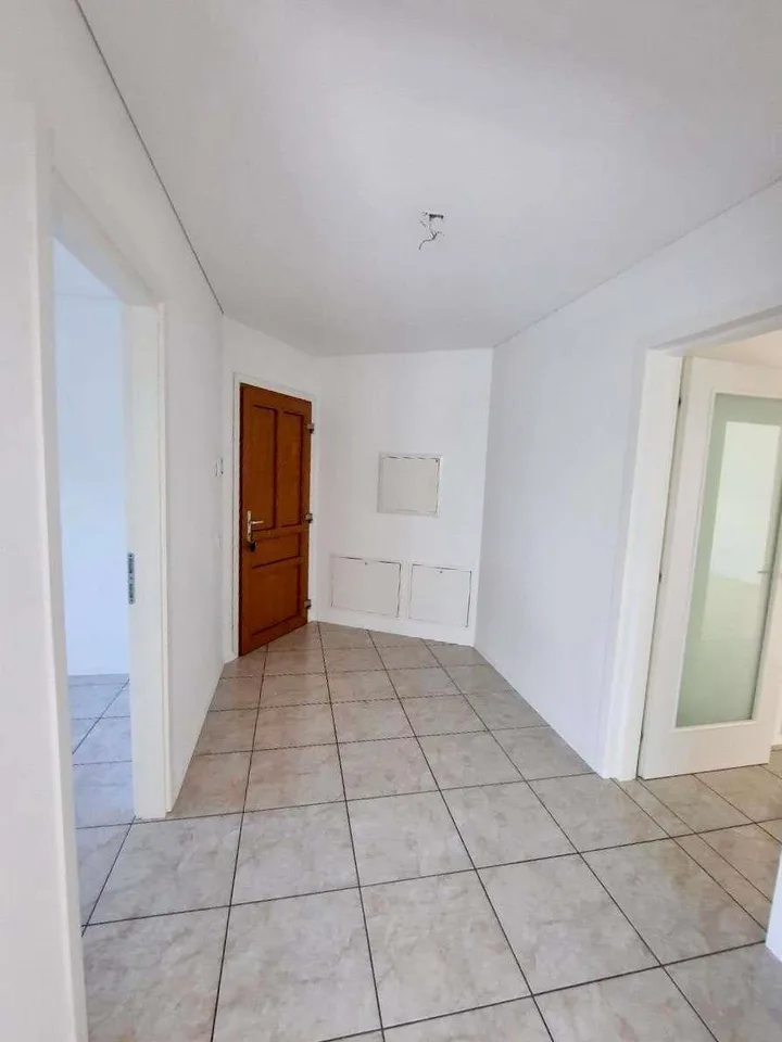 Komfortables Apartment mit Aussicht auf die Dienstleistungen im letzten Stock – Foto 10 von 12
