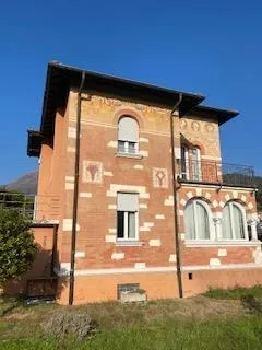 Affascinante casa d’epoca con giardino a Tesserete