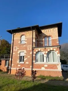 Affascinante casa d’epoca con giardino a Tesserete