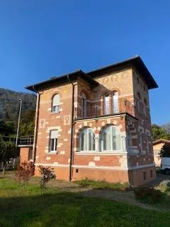 Affascinante casa d’epoca con giardino a Tesserete