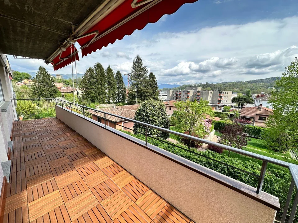 Elegantes 4.5-Zimmer-Wohnung in schöner Wohngegend in Stabio renoviert