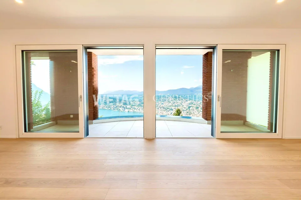 Moderne Reihenvilla mit privatem Garten & Panoramablick auf den Lug...