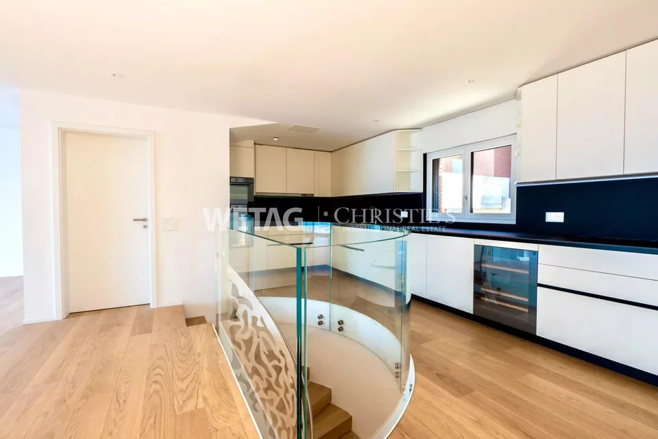 Villa mitoyenne moderne avec jardin privé &amp; vue panoramique sur le lac de Lugano à Lugano-Aldesago à vendre