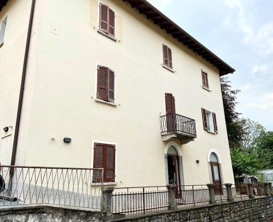 Rinnovata casa indipendente in zona verdeggiante e tranquilla