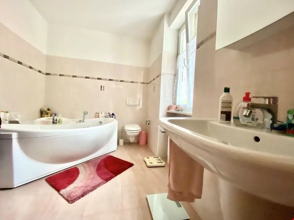Renovierte Einfamilienhaus in grüner und ruhiger Lage – Foto 7 von 11