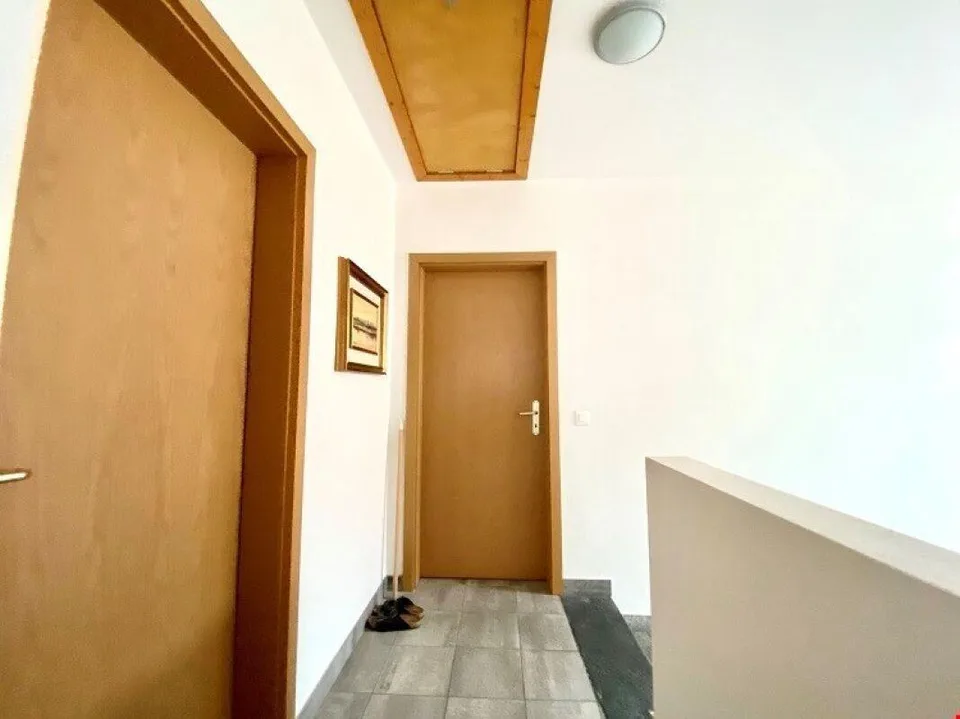 Renovierte Einfamilienhaus in grüner und ruhiger Lage – Foto 6 von 11
