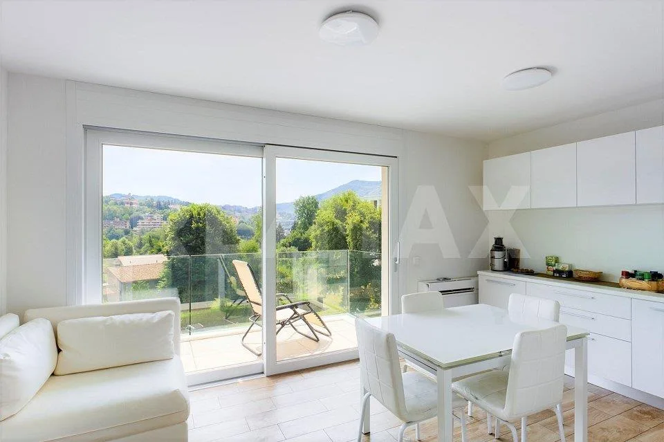 Appartement moderne 2,5 pièces avec balcon et vue panoramique