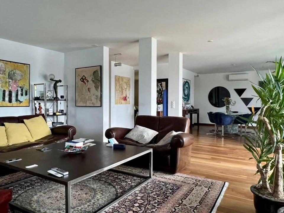 Geräumige und elegante 270 m² Wohnung im letzten Stock