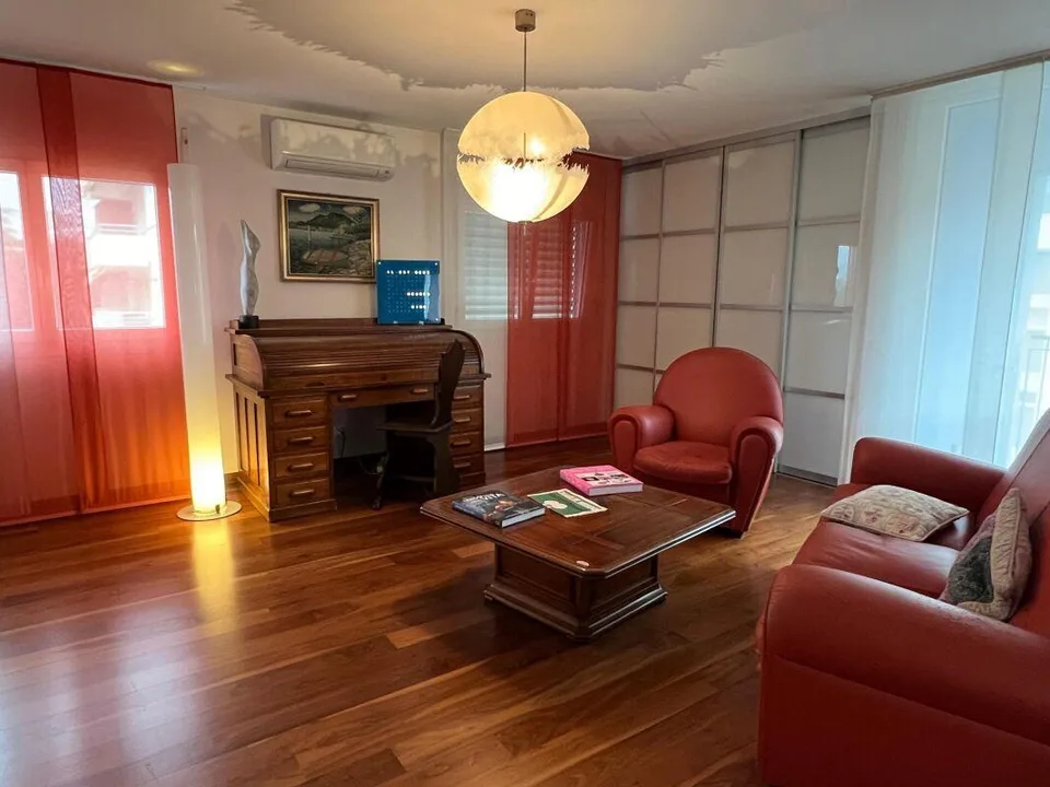 Geräumige und elegante 270 m² Wohnung im letzten Stock – Foto 10 von 15