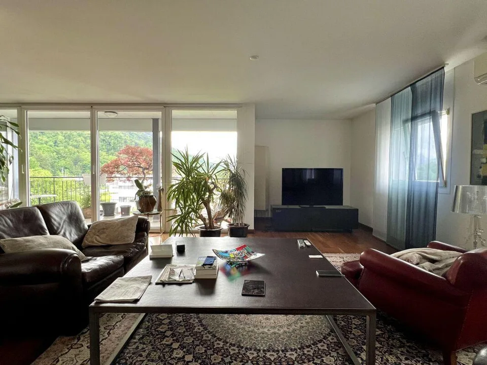 Geräumige und elegante 270 m² Wohnung im letzten Stock