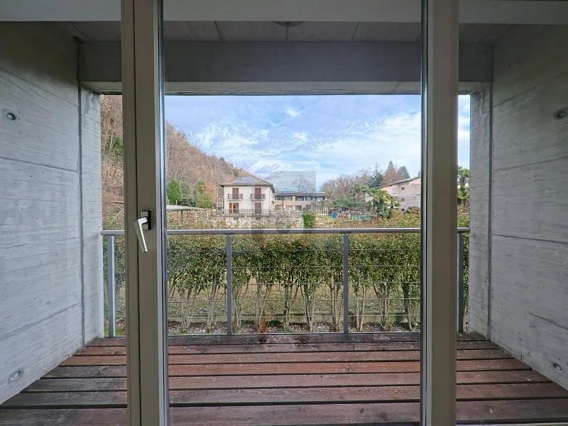 ELEGANTE E SPAZIOSA CON GIARDINO E PISCINA