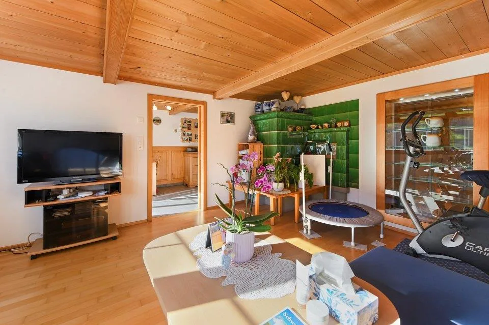 Casa unifamiliare indipendente con vista panoramica e offerta di spazio generosa