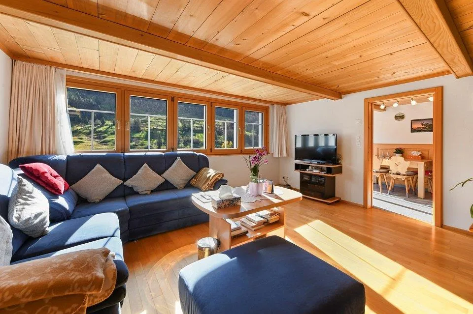 Casa unifamiliare indipendente con vista panoramica e offerta di spazio generosa