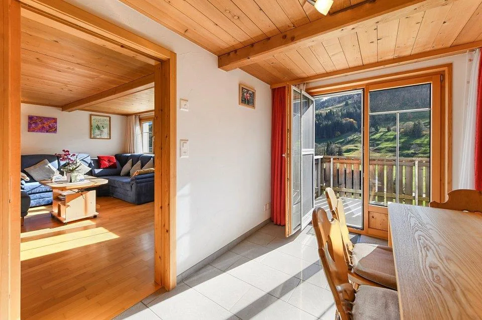 Casa unifamiliare indipendente con vista panoramica e offerta di spazio generosa