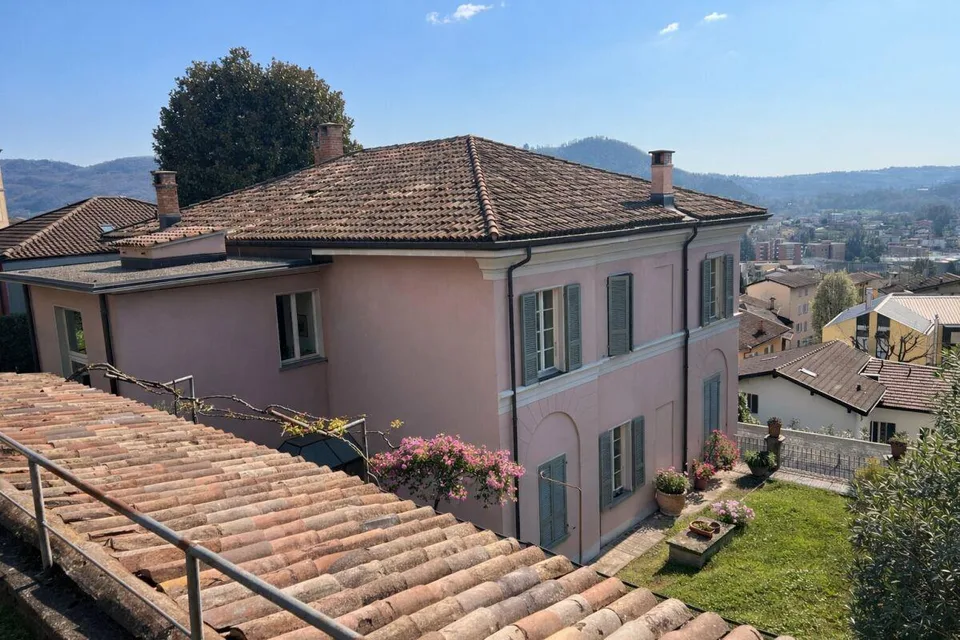 Elegantes Landhaus aus der Epoche mit Garten und Terrassen im Herzen von Balerna – Foto 9 von 30