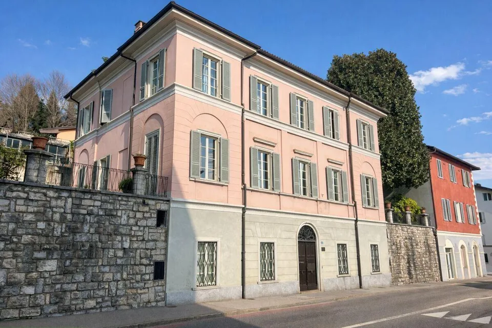 Elegante villa d’epoca con giardino e terrazze nel cuore di Balerna