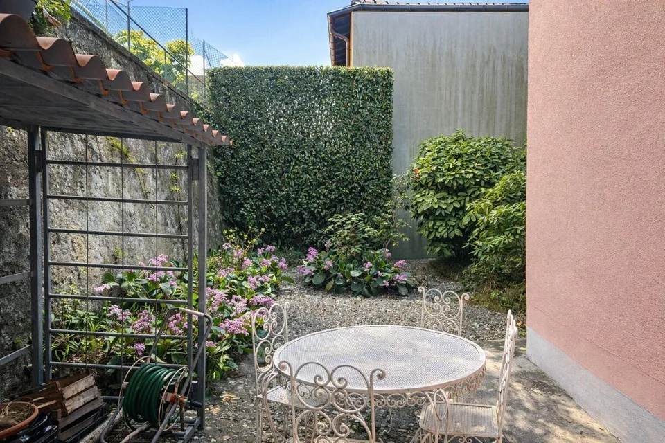 Elegantes Landhaus aus der Epoche mit Garten und Terrassen im Herzen von Balerna – Foto 8 von 30